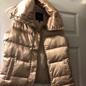 Talbots gold vest w zip & pockets